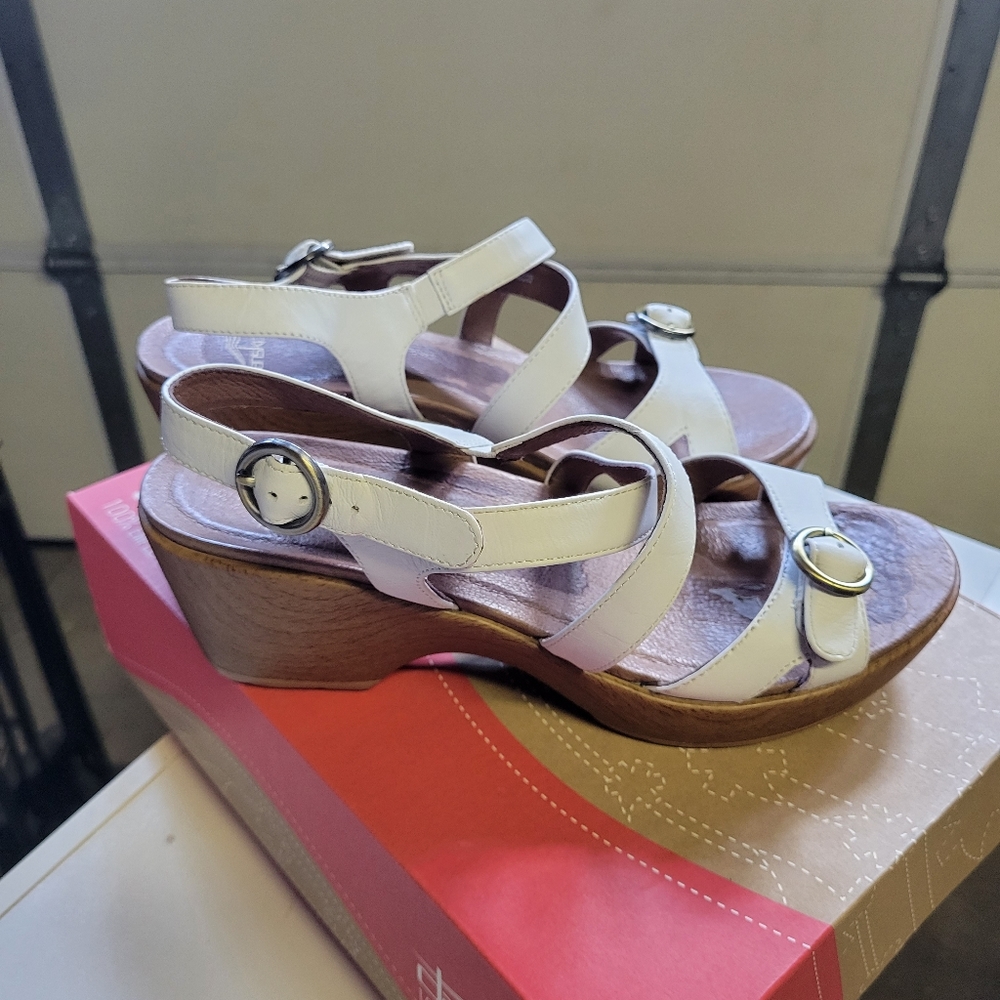 Dansko Julie leather white wedge excellent w box